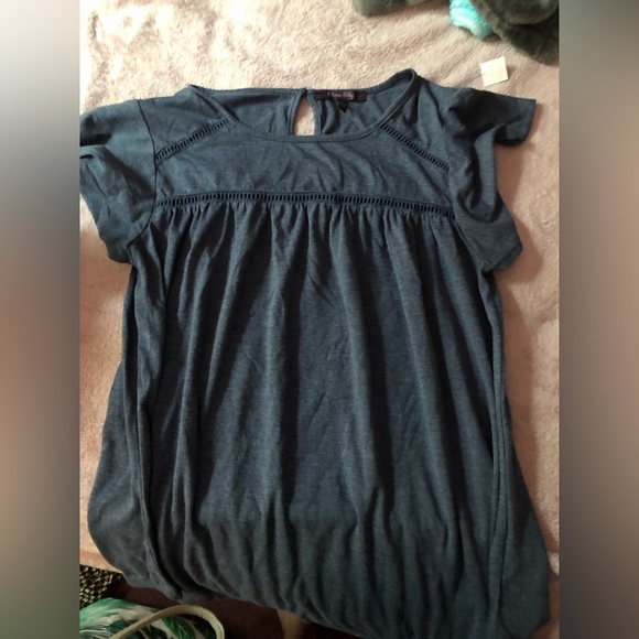 New with tags, detailed peasant style top - Picture 5 of 6